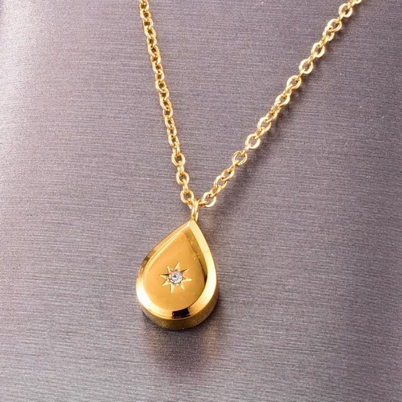 💧Insta 18K gold teardrop 🌟 star necklace - Picture 9 of 11